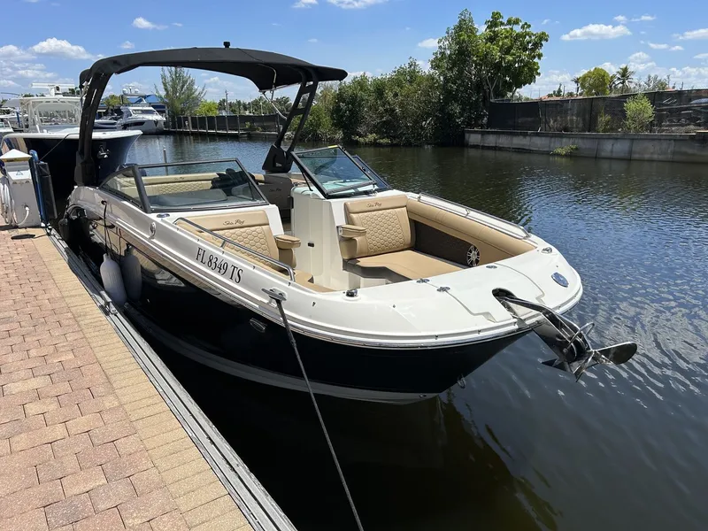 Slide: The Image of Sea Ray 270 SDX OB 2024 - 13