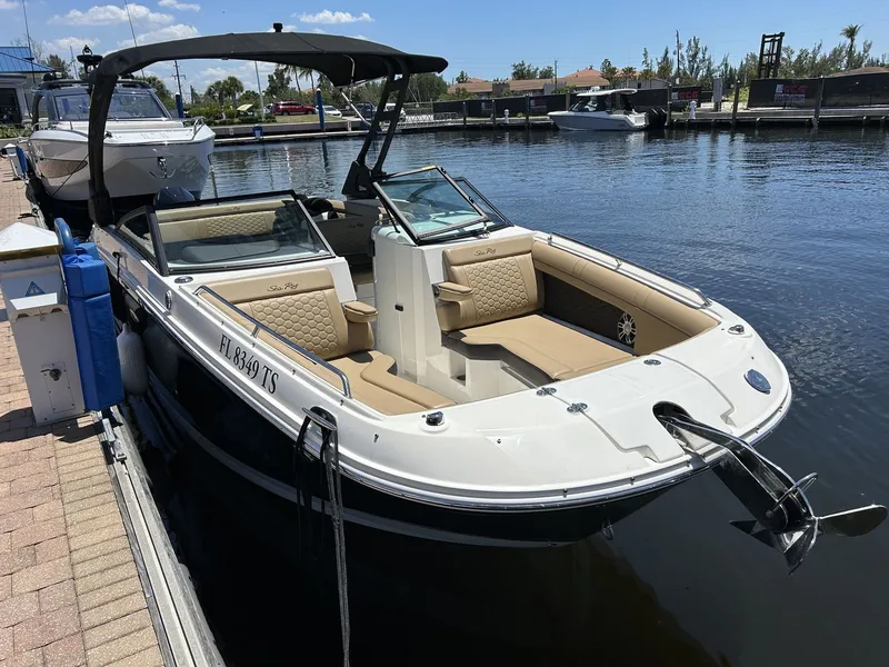 Slide: The Image of Sea Ray 270 SDX OB 2024 - 15