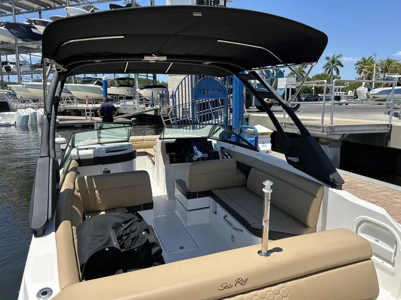 Slide: The Image of Sea Ray 270 SDX OB 2024 - 18
