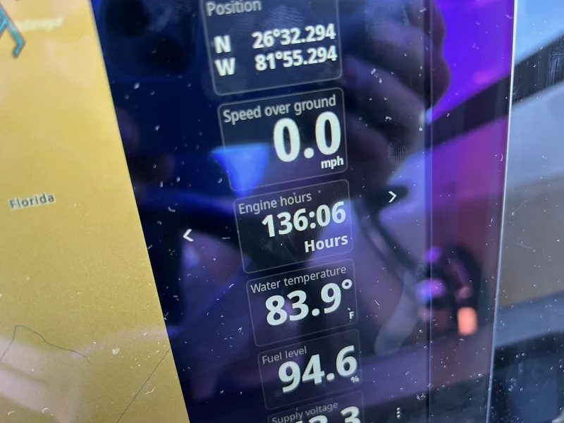 Slide: The Image of Sea Ray 270 SDX OB 2024 - 24