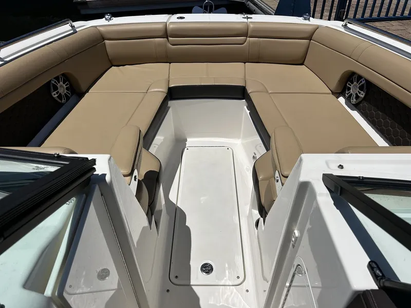 Slide: The Image of Sea Ray 270 SDX OB 2024 - 30