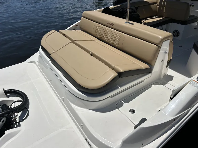 Slide: The Image of Sea Ray 270 SDX OB 2024 - 31