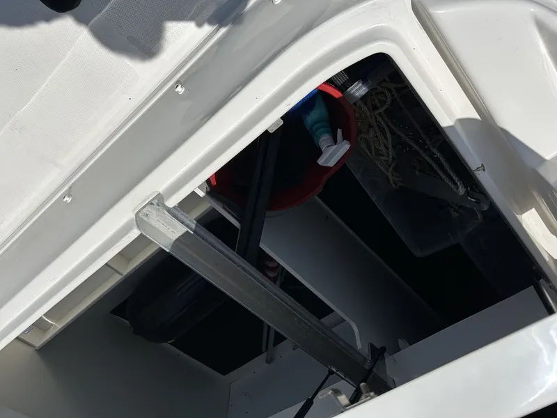 Slide: The Image of Sea Ray 270 SDX OB 2024 - 42