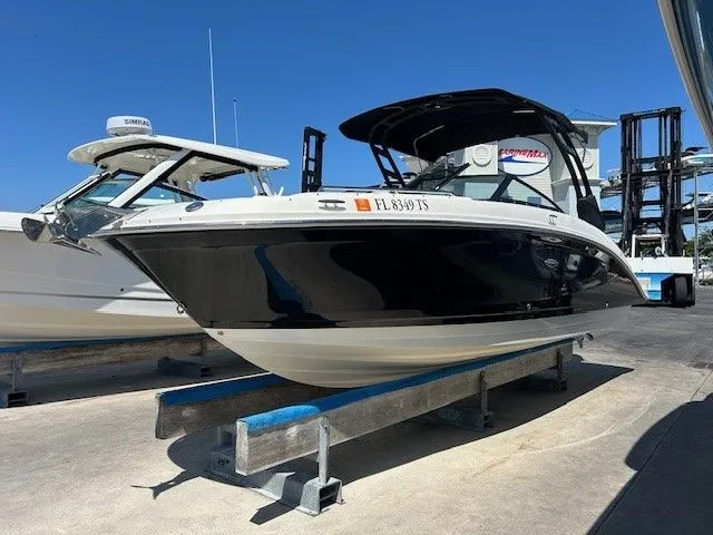 Slide: The Image of Sea Ray 270 SDX OB 2024 - 43