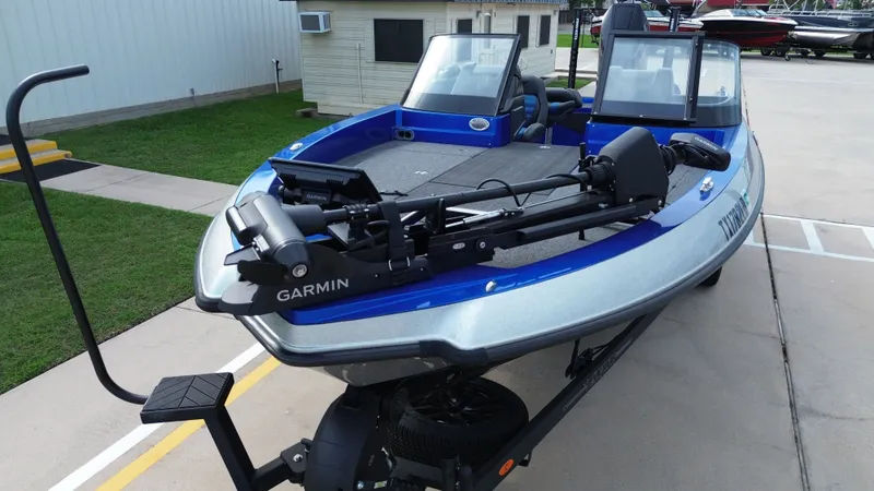 Slide: The Image of 2025 Vexus DVX22S boat with Garmin equipment on trailer. - 20