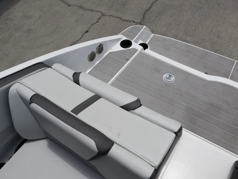 Slide: The Image of Yamaha Boats AR220 2023, gray upholstery and decking. - 23