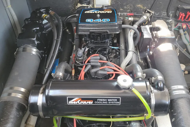 Slide: The Image of Engine of 1987 Sea Ray 390 Express with MerCruiser 340, fresh water cooling system. - 18