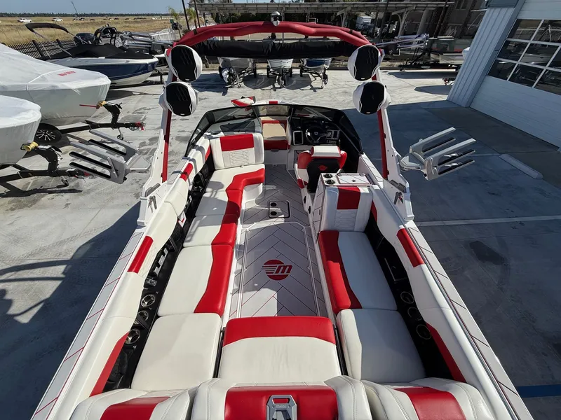Slide: The Image of Malibu Wakesetter 25 LSV 2022 - 12