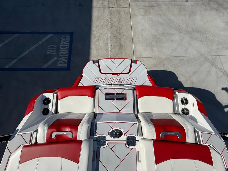 Slide: The Image of Malibu Wakesetter 25 LSV 2022 - 18
