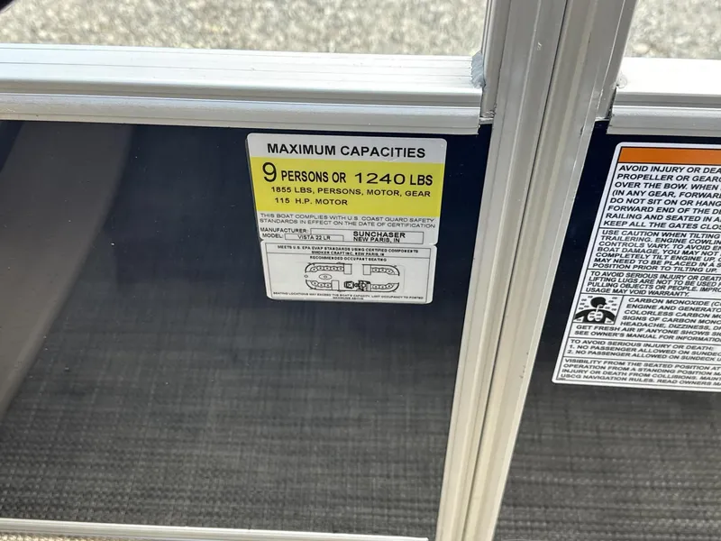 Slide: The Image of Capacity label for SunChaser Vista 22 LR boat, 2023 model. - 3