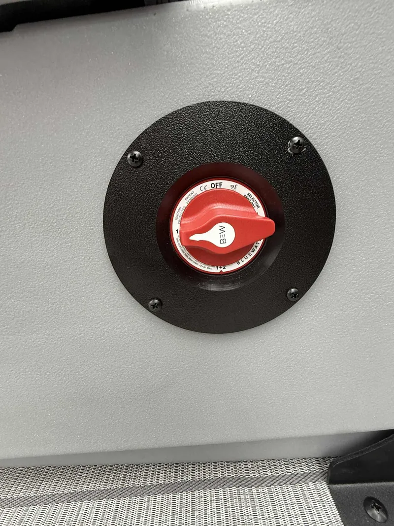 Slide: The Image of Switch in Bentley Pontoons Legacy 223 Navigator 2026. - 3