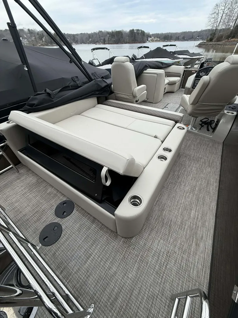 Slide: The Image of Interior of the 2026 Manitou 23 Encore SLVPII pontoon boat. - 16
