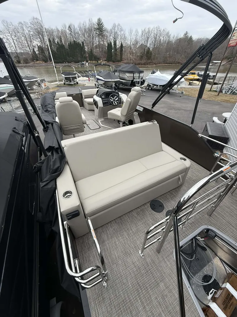 Slide: The Image of Interior view of Manitou 23 Encore SLVPII pontoon boat, 2026 model. - 18