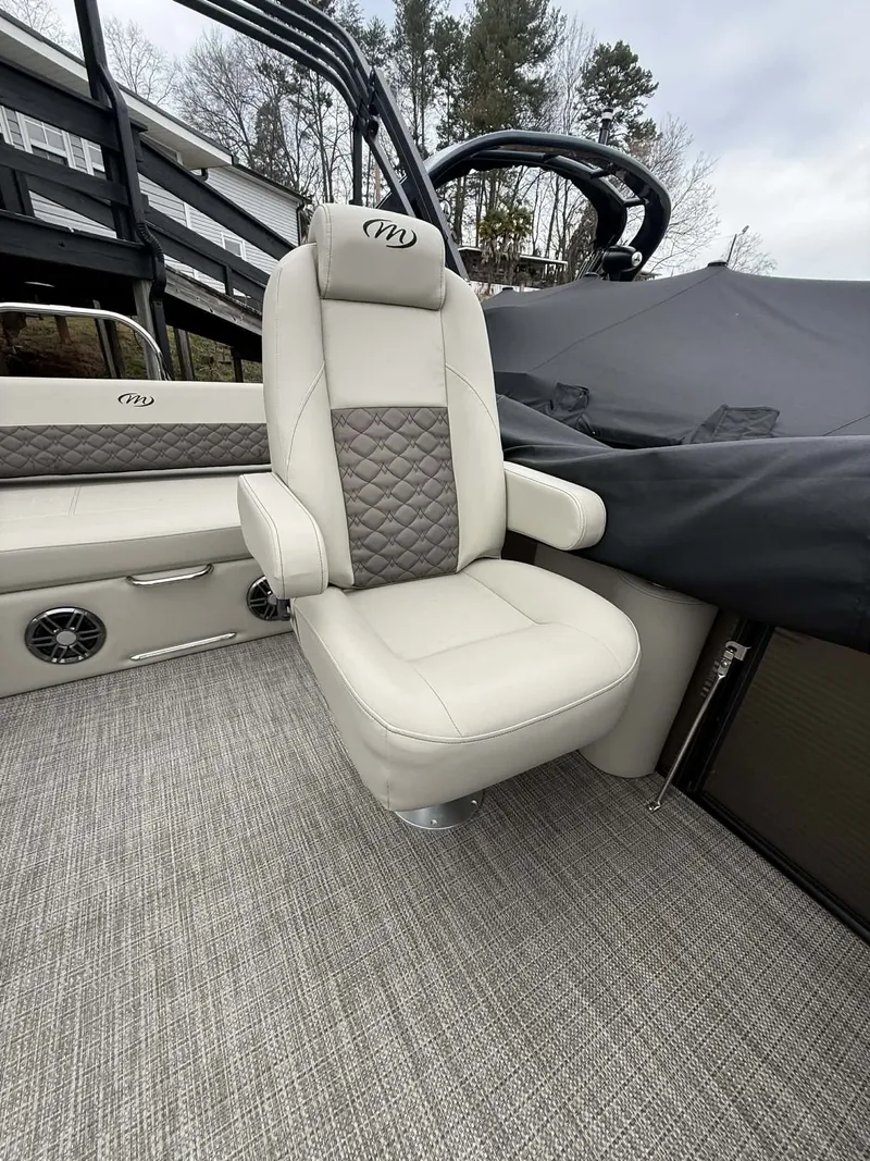 Slide: The Image of Luxurious seating in Manitou 23 Encore SLVPII boat, model year 2026. - 24