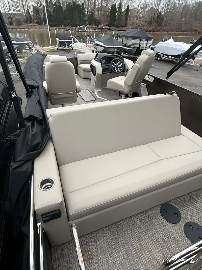 Slide: The Image of Interior of 2026 Manitou 23 Encore SLVPII pontoon boat. - 8