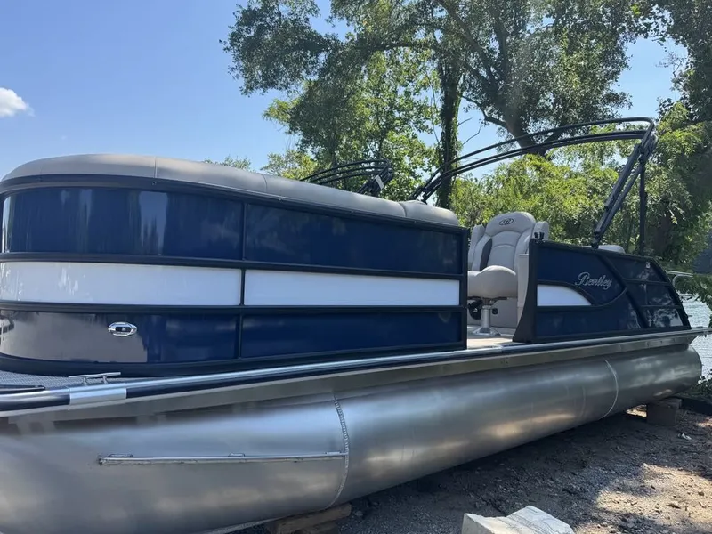 The Image of 2026 Bentley Pontoons 223 Swingback parked on land. - 1