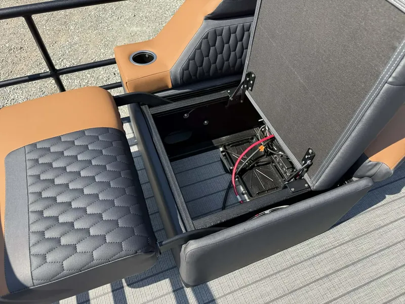 Slide: The Image of Sylvan L-3 LZ DH 2026 seat with storage compartment and cables. - 8