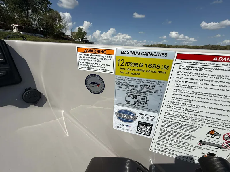 Slide: The Image of Starcraft SLS-3 DL DH Bar 2026 boat capacity label. - 18