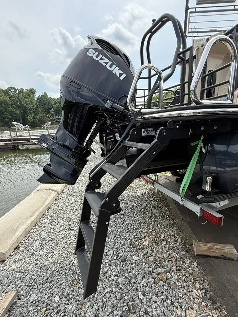 Slide: The Image of Suzuki outboard motor on Sylvan G3 DLZ Bar 2025 boat. - 5