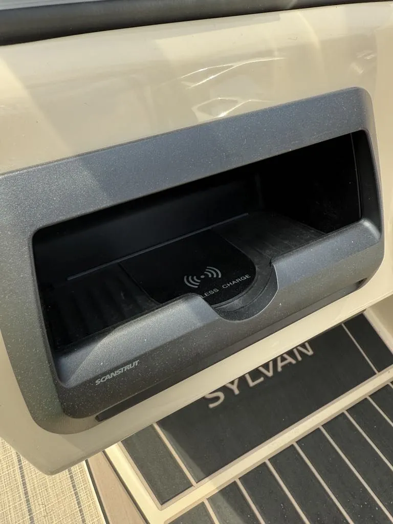 Slide: The Image of Sylvan G3 DLZ Bar 2025 with wireless charging station. - 7