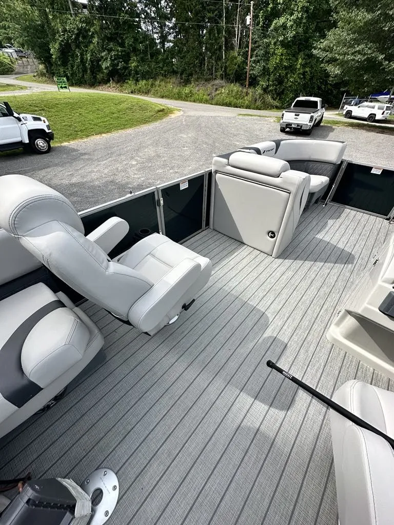 Slide: The Image of Interior of 2024 Starcraft CX 23 Q DH pontoon boat. - 5