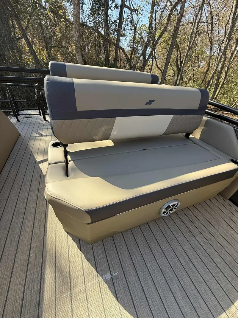 Slide: The Image of Starcraft EXS-3 DL 2026 boat seating outdoors. - 10