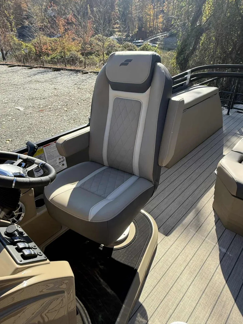Slide: The Image of Luxurious seat in Starcraft EXS-3 DL boat, model 2026. - 3