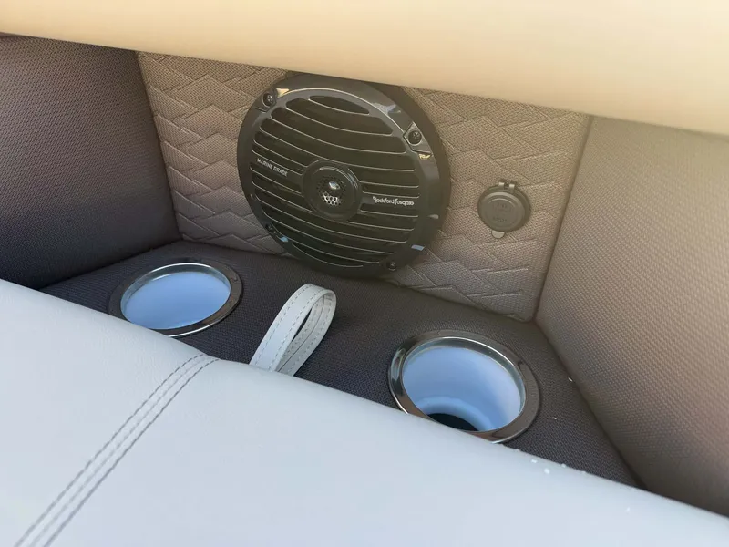 Slide: The Image of Speaker and cup holders in Bentley Pontoons Elite 223 Admiral 2026. - 10