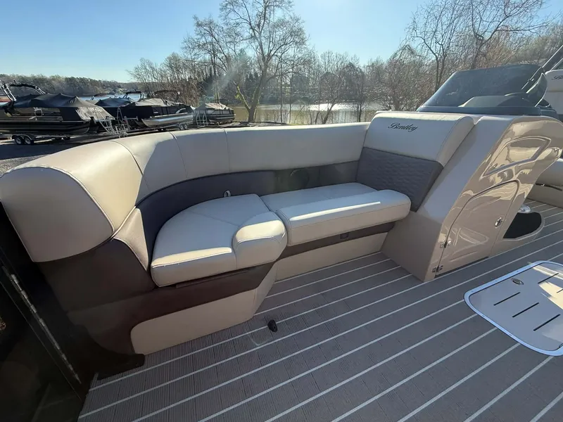 Slide: The Image of Interior of 2026 Bentley Pontoons Elite 223 Admiral with luxurious seating. - 17