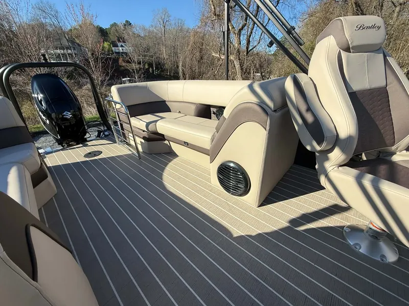Slide: The Image of Interior of 2026 Bentley Pontoons Elite 223 Admiral with luxurious seating. - 5