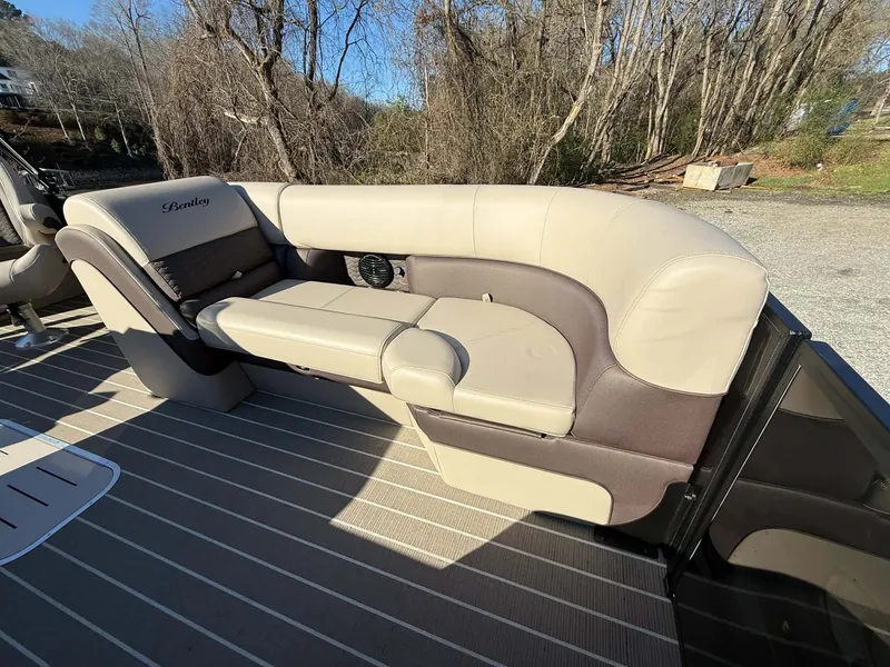 Slide: The Image of Luxurious seating in the 2026 Bentley Pontoons Elite 223 Admiral. - 8