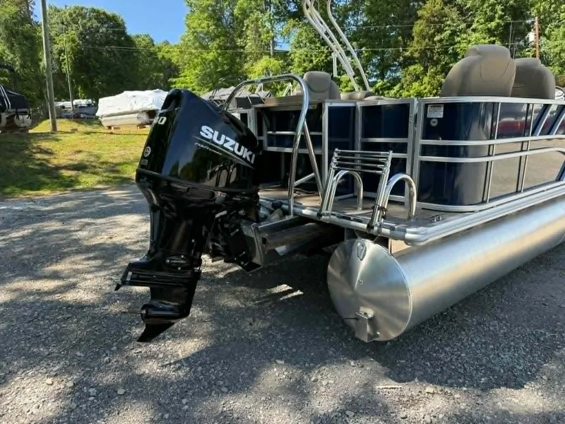 Slide: The Image of 2025 Sylvan Mirage 8522 Party Fish with Suzuki outboard motor. - 18