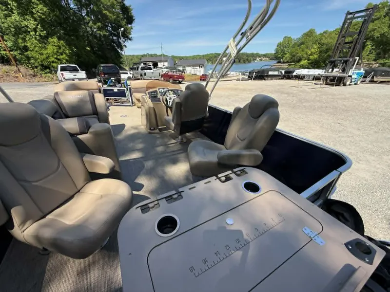 Slide: The Image of Interior view of Sylvan Mirage 8522 Party Fish 2025 pontoon boat. - 19