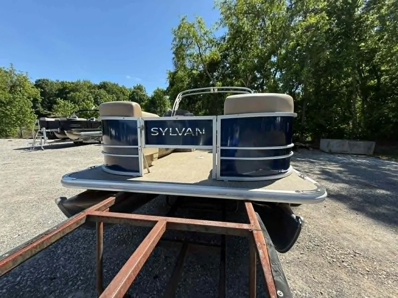 Slide: The Image of Sylvan Mirage 8522 Party Fish 2025 on a trailer outdoors. - 22