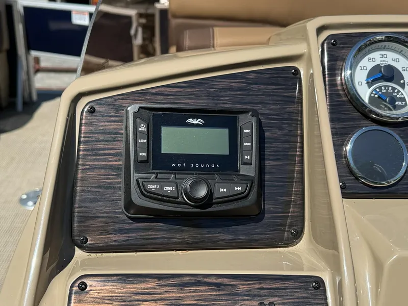 Slide: The Image of Sylvan Mirage 8522 Party Fish 2025 dashboard with Wet Sounds control. - 4