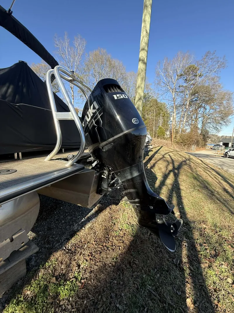 Slide: The Image of 2023 Bentley Pontoons Legacy 243 with Suzuki outboard motor. - 9