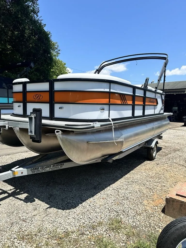 Slide: The Image of Bentley Pontoons Bentley Bolt 2025 - 4