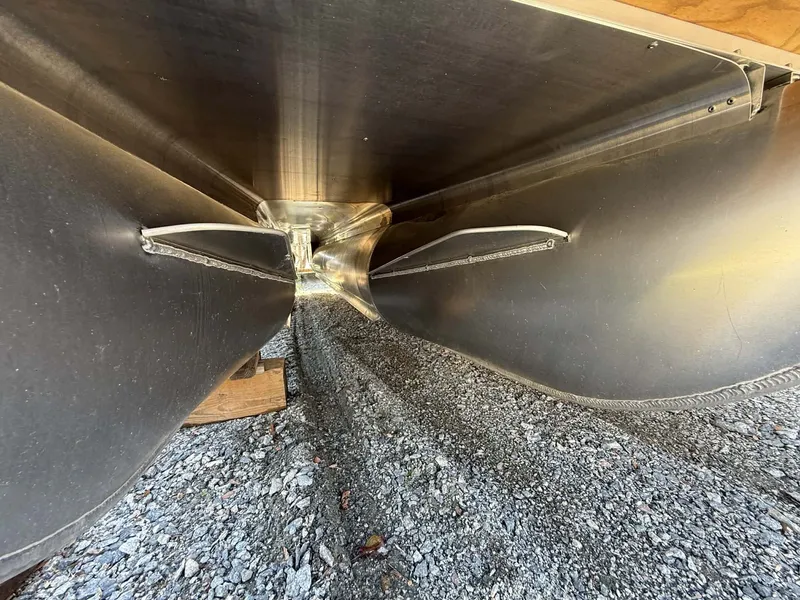 Slide: The Image of Underside of Bentley Pontoons Legacy 223 Navigator 2026. - 4