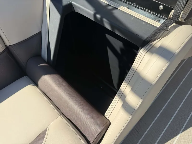 Slide: The Image of Interior of Bentley Pontoons Legacy 223 Navigator 2026. - 7