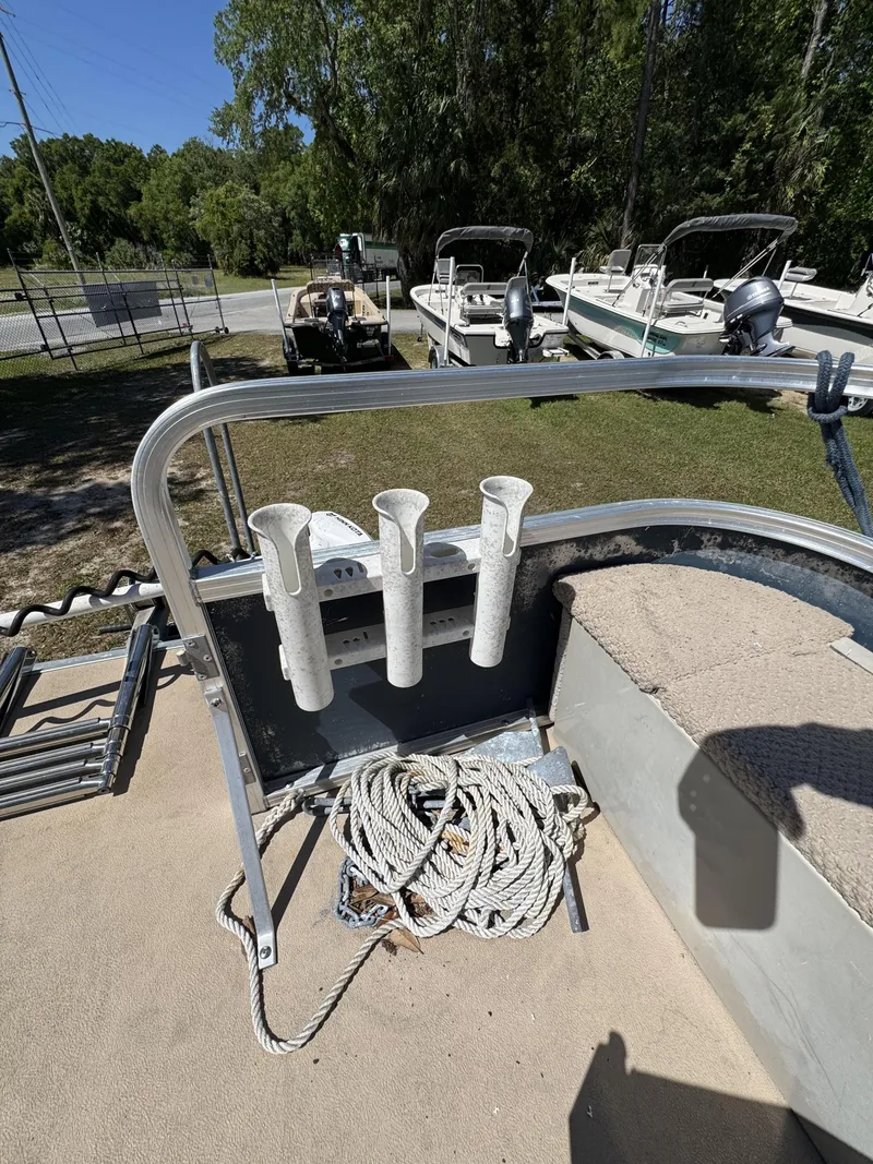 Slide: The Image of Lowe X214 Fish 2013 with rod holders and rope. - 31