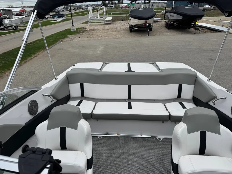 Slide: The Image of Interior of a 2016 Four Winns 190 Horizon boat with gray and white seating. - 12