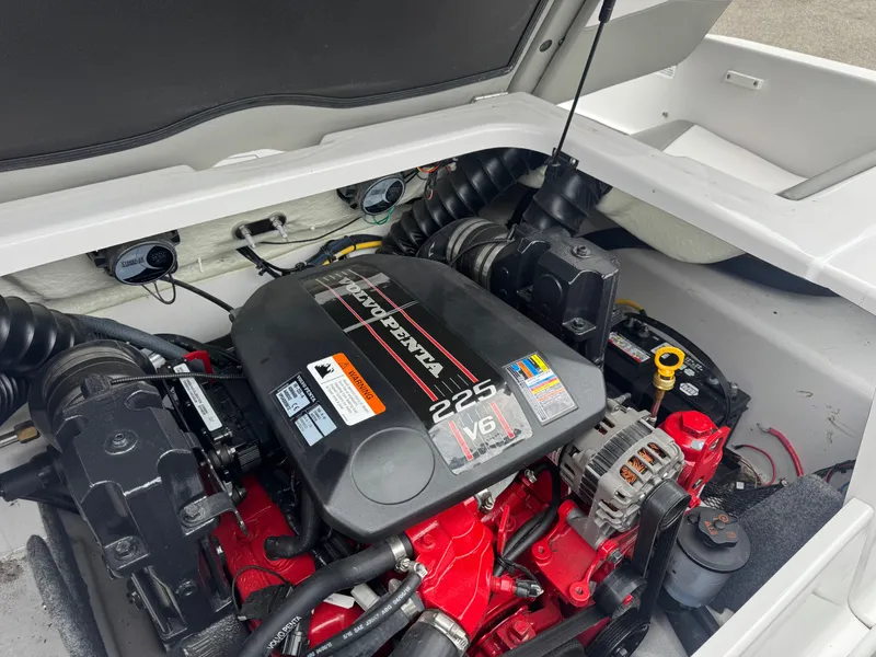 Slide: The Image of Volvo Penta engine in 2016 Four Winns 190 Horizon boat. - 15
