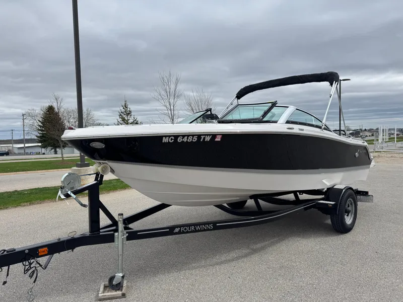 Slide: The Image of 2016 Four Winns 190 Horizon boat on trailer, side view. - 4