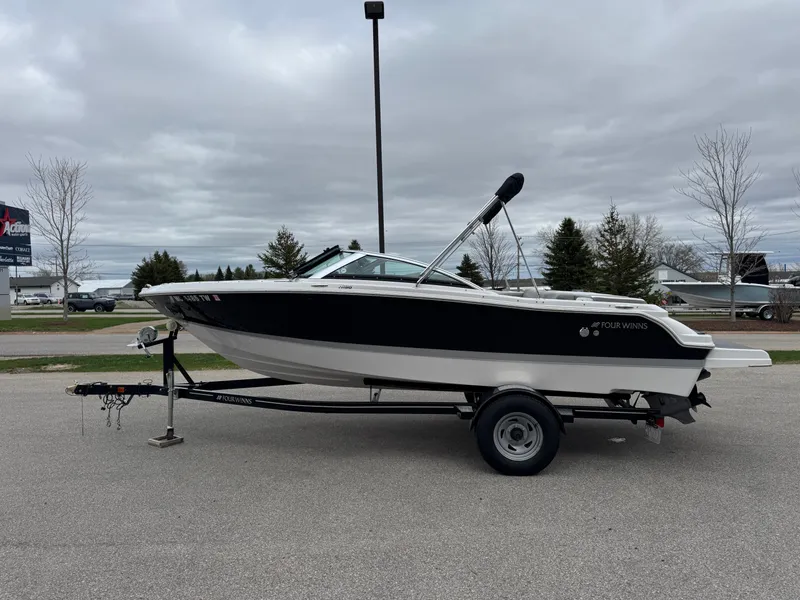 Slide: The Image of 2016 Four Winns 190 Horizon boat on trailer, side view. - 5