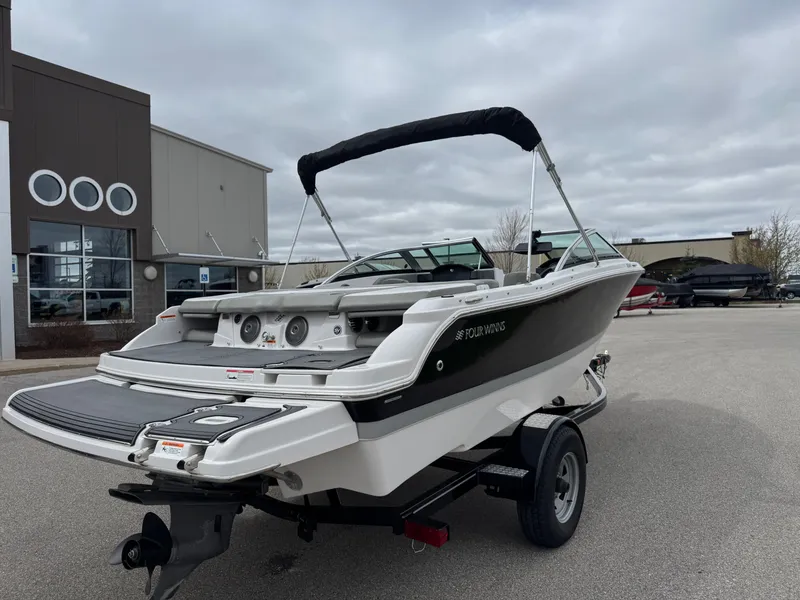Slide: The Image of 2016 Four Winns 190 Horizon boat on trailer, exterior view. - 8