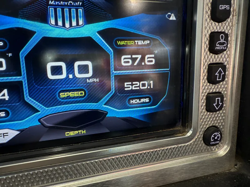 Slide: The Image of MasterCraft X10 2015 display showing speed and water temperature. - 22