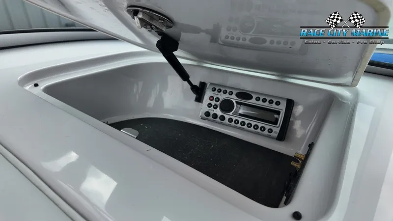 Slide: The Image of 2007 Correct Craft 236TE boat with built-in radio. - 15