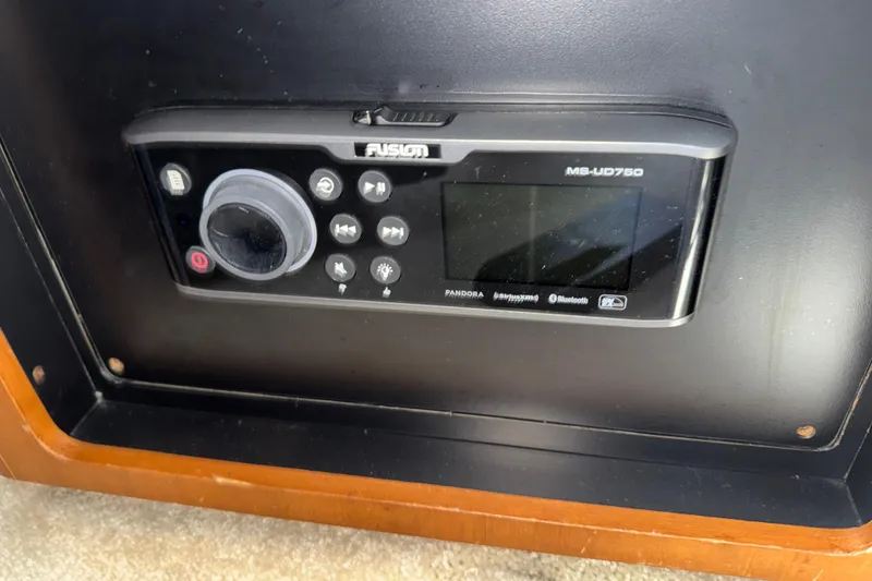 Slide: The Image of Fusion MS-UD750 stereo system in 2001 Carver 356 Motor Yacht. - 47