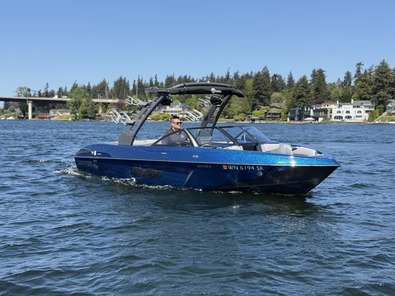 Slide: The Image of 2017 Malibu Wakesetter 23 LSV on a lake under sunny skies. - 6