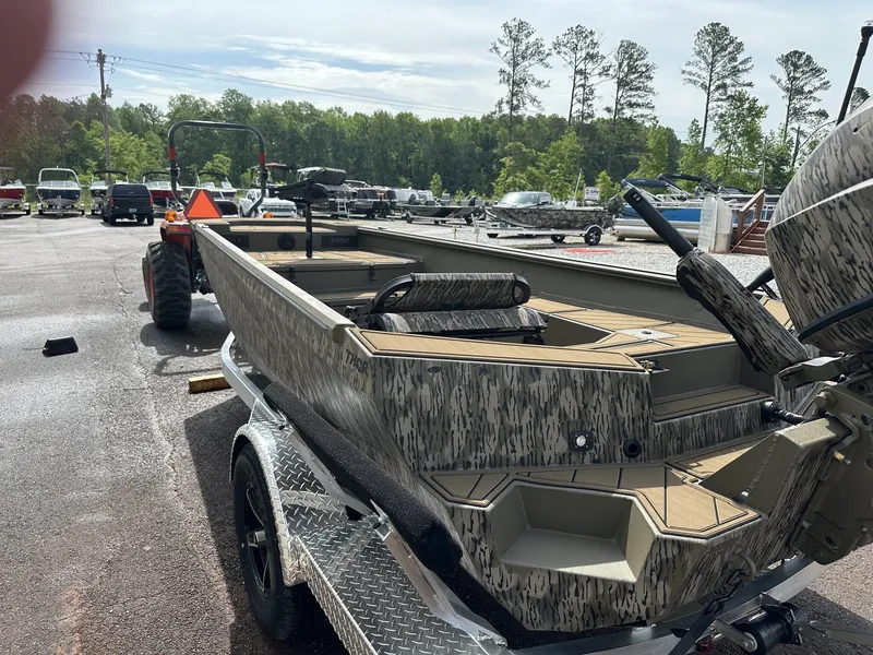 Slide: The Image of Thor TIMBER HAMMER 1754 boat on trailer, 2026 model. - 4